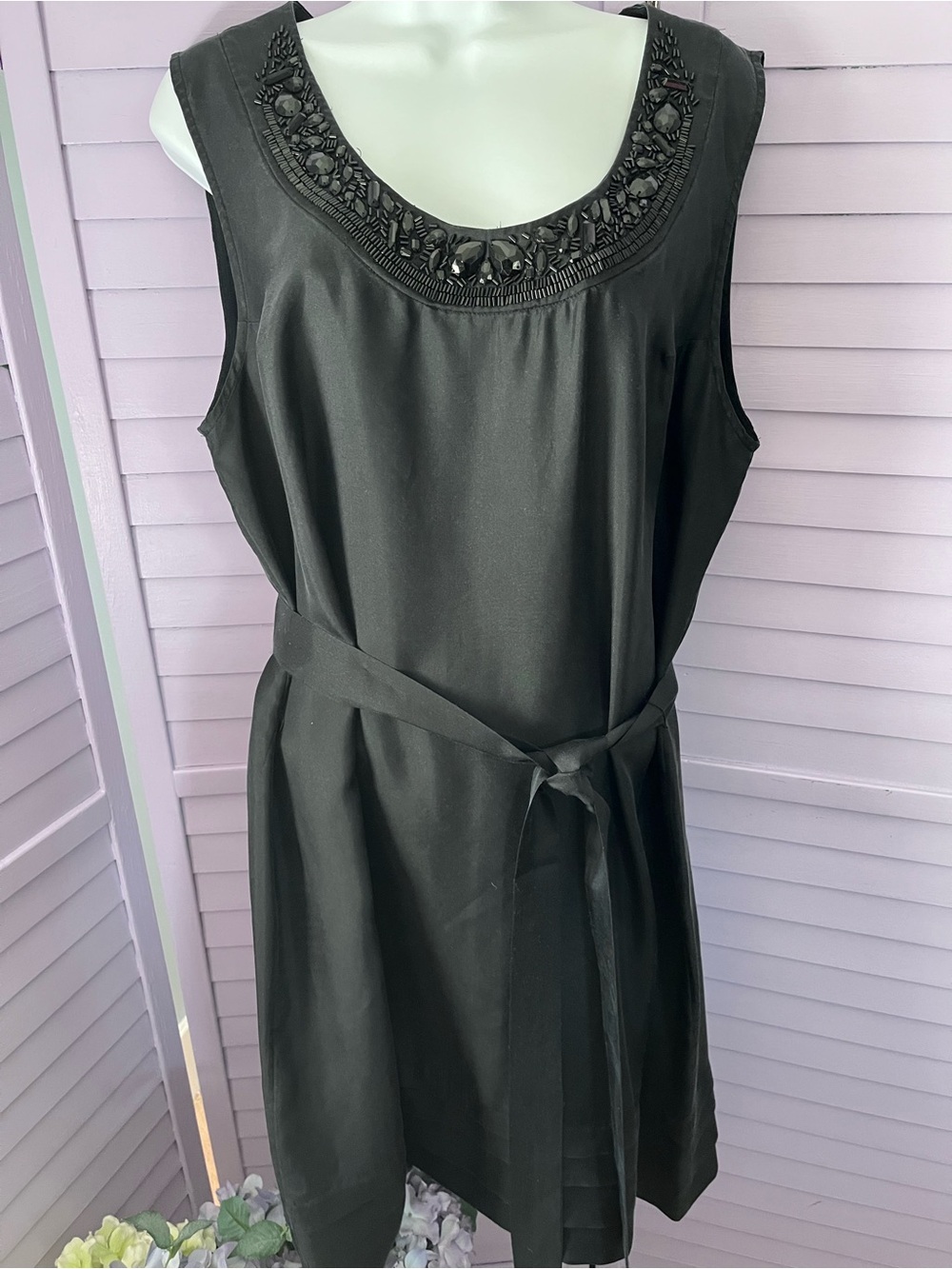 Banana Republic Black Sleeveless Beaded Neck Tie-Waist Dress. Removable silk tie